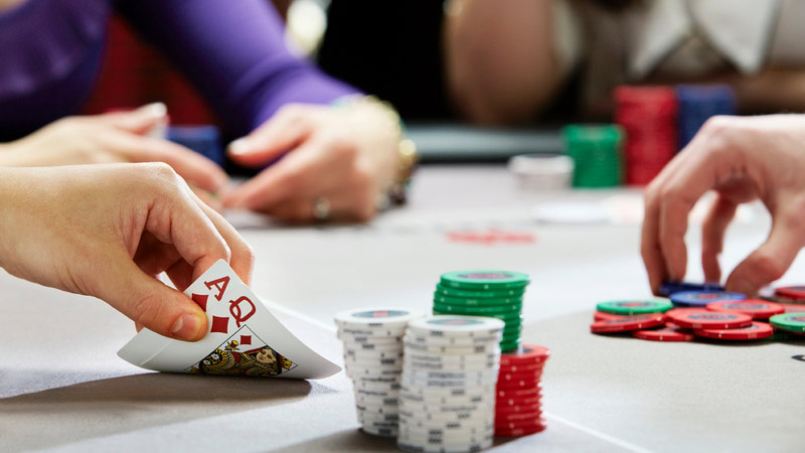 Chơi game bài poker sẽ giúp anh em có thể kiếm được khoản tiền thưởng hấp dẫn